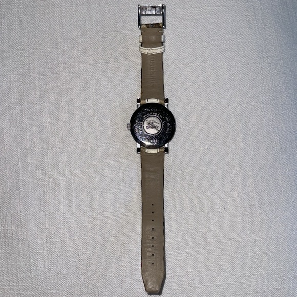 Burberry Watch BU1395 🤩 - Picture 4 of 6